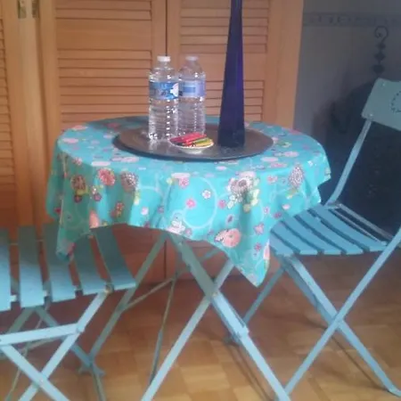 Au Fil Des לינה וארוחת בוקר *